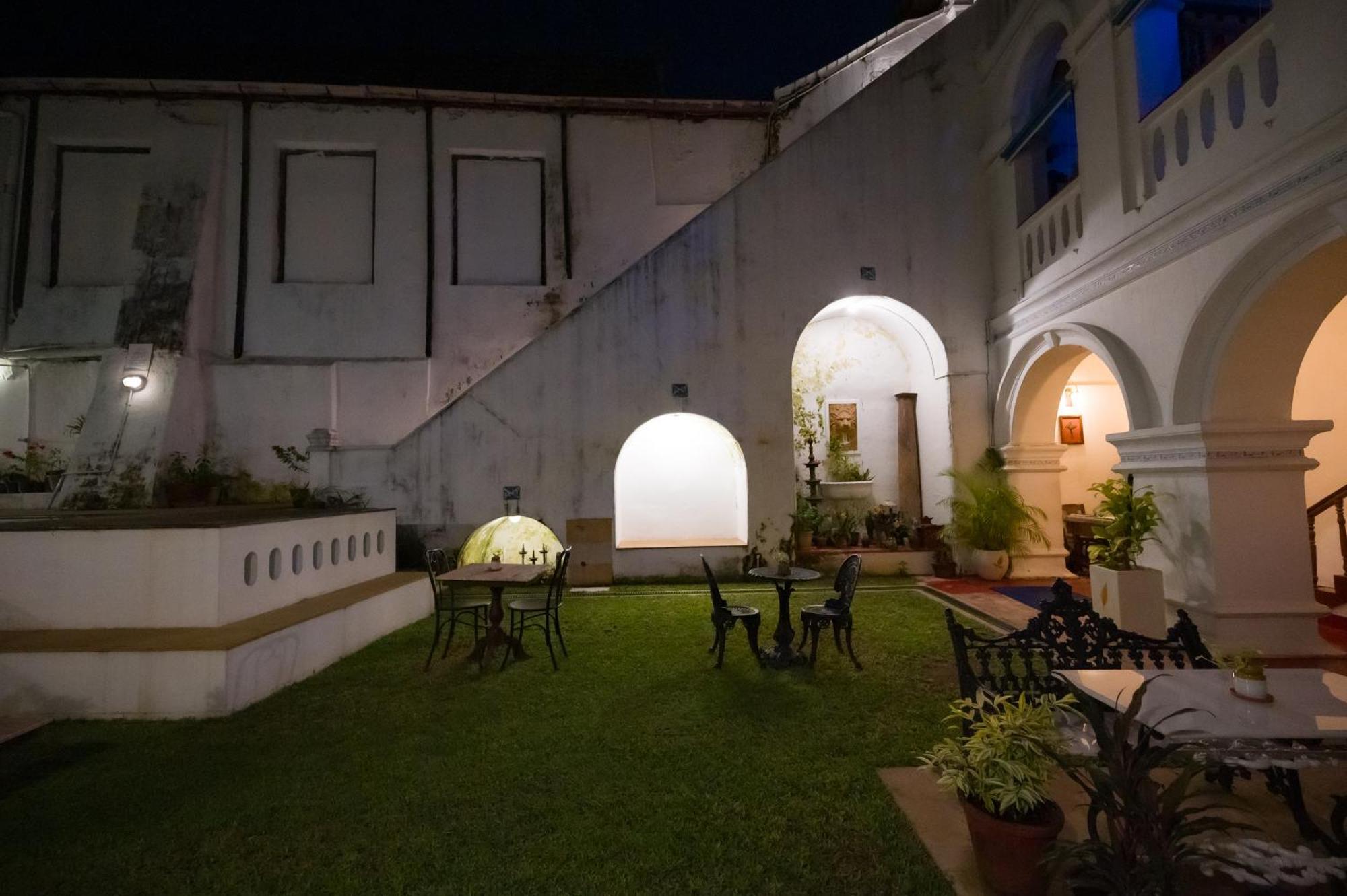 Old Courtyard Hotel Kochi Exterior photo