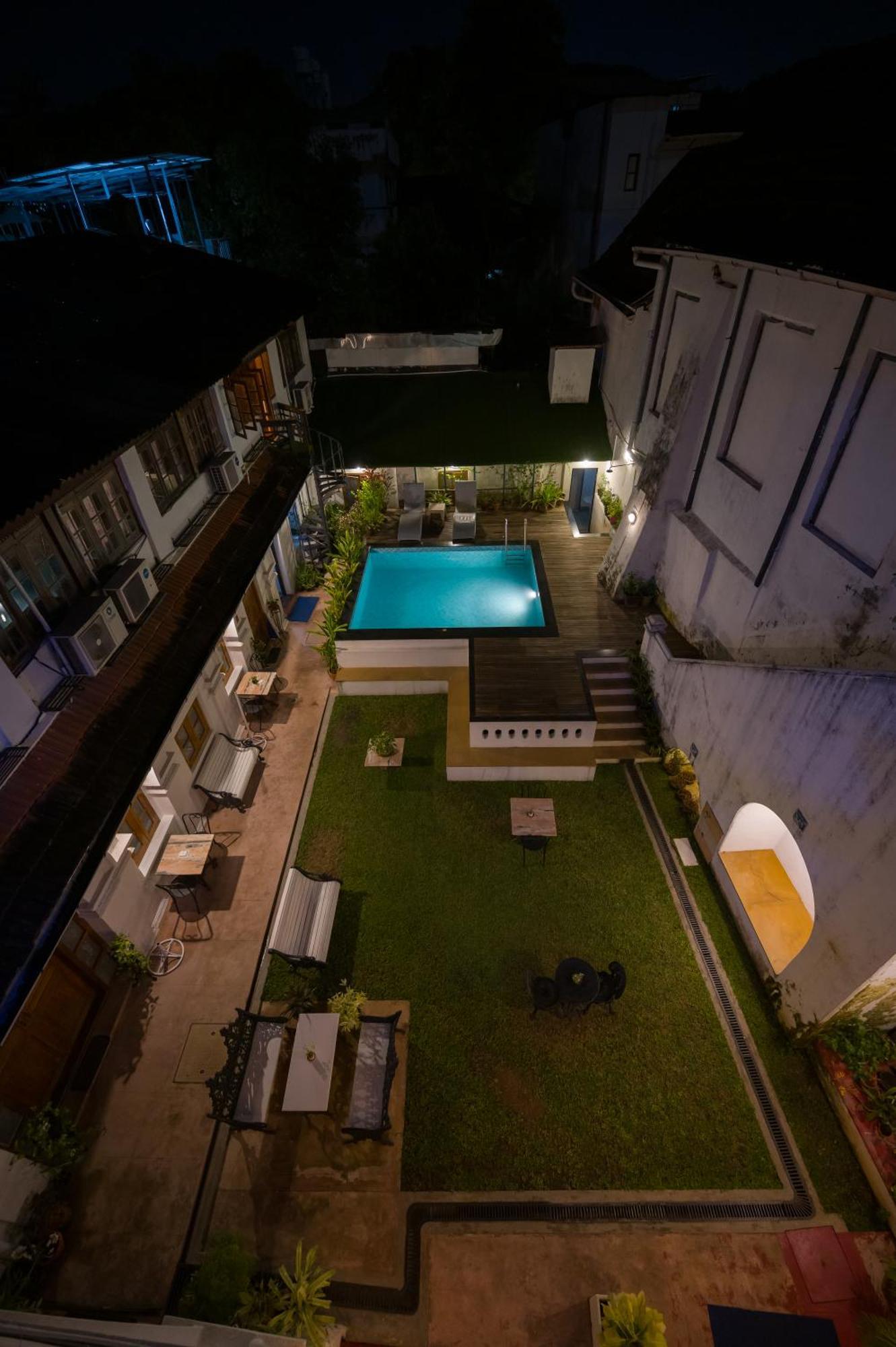 Old Courtyard Hotel Kochi Exterior photo