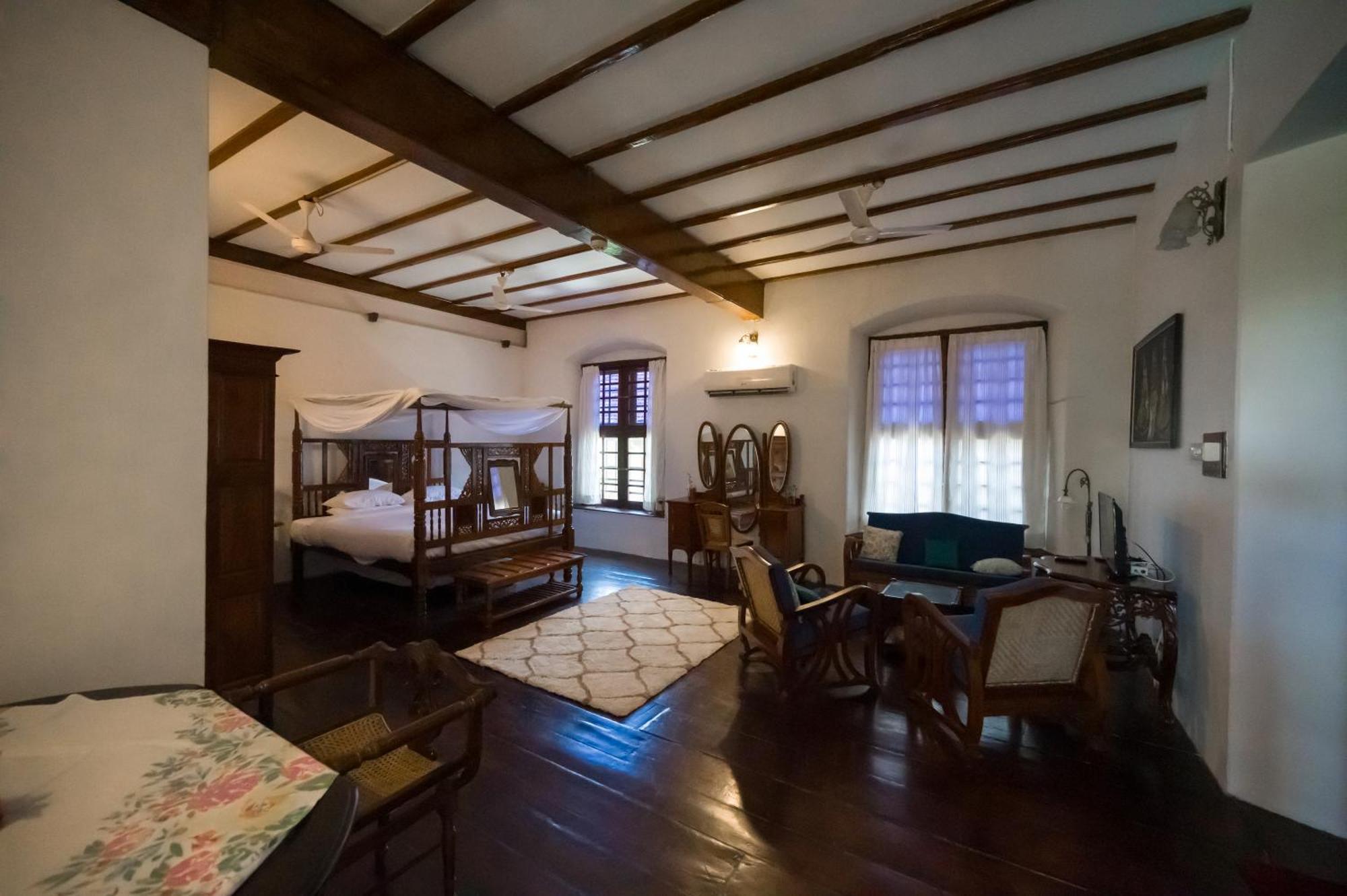 Old Courtyard Hotel Kochi Exterior photo