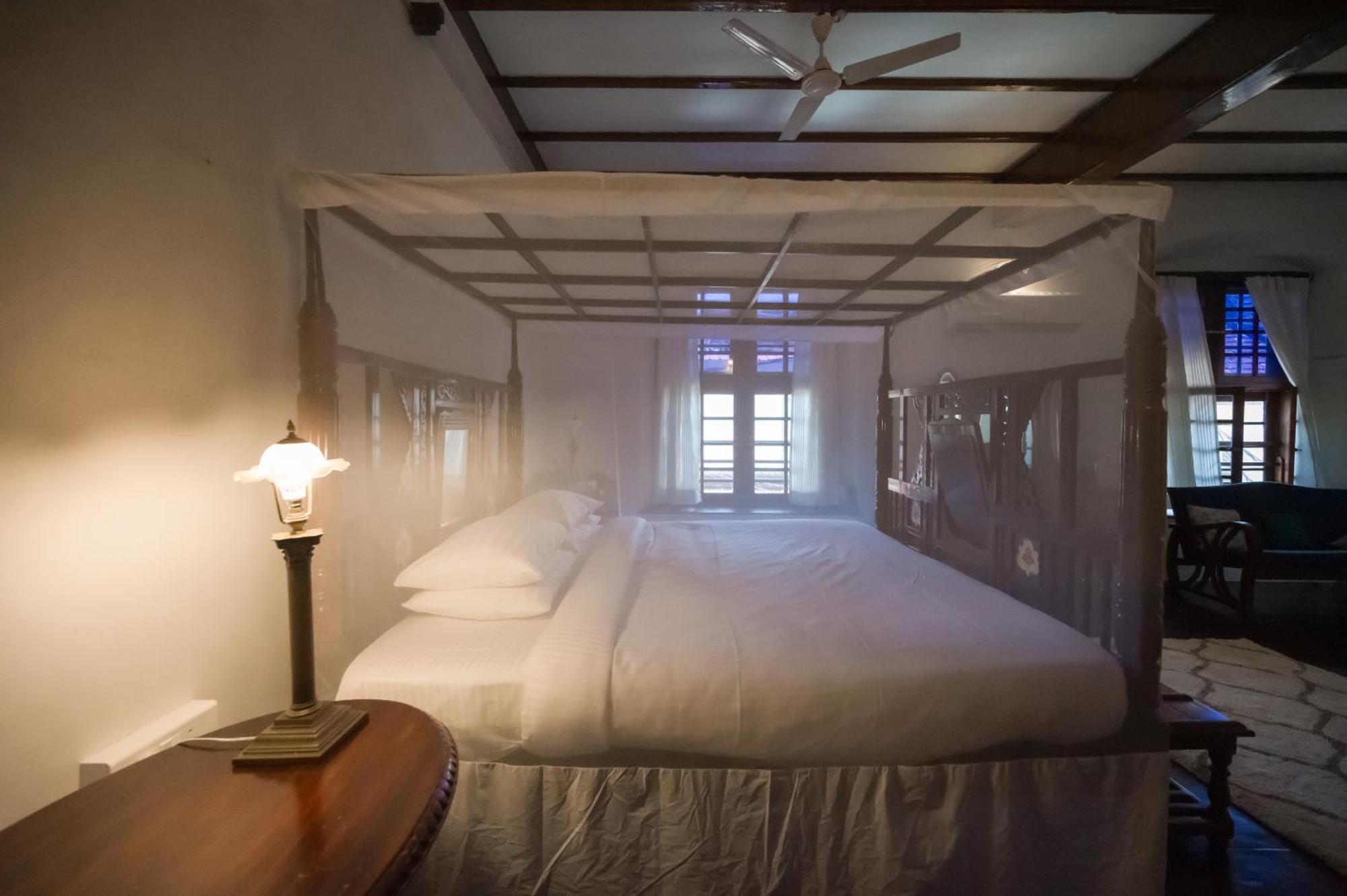 Old Courtyard Hotel Kochi Exterior photo