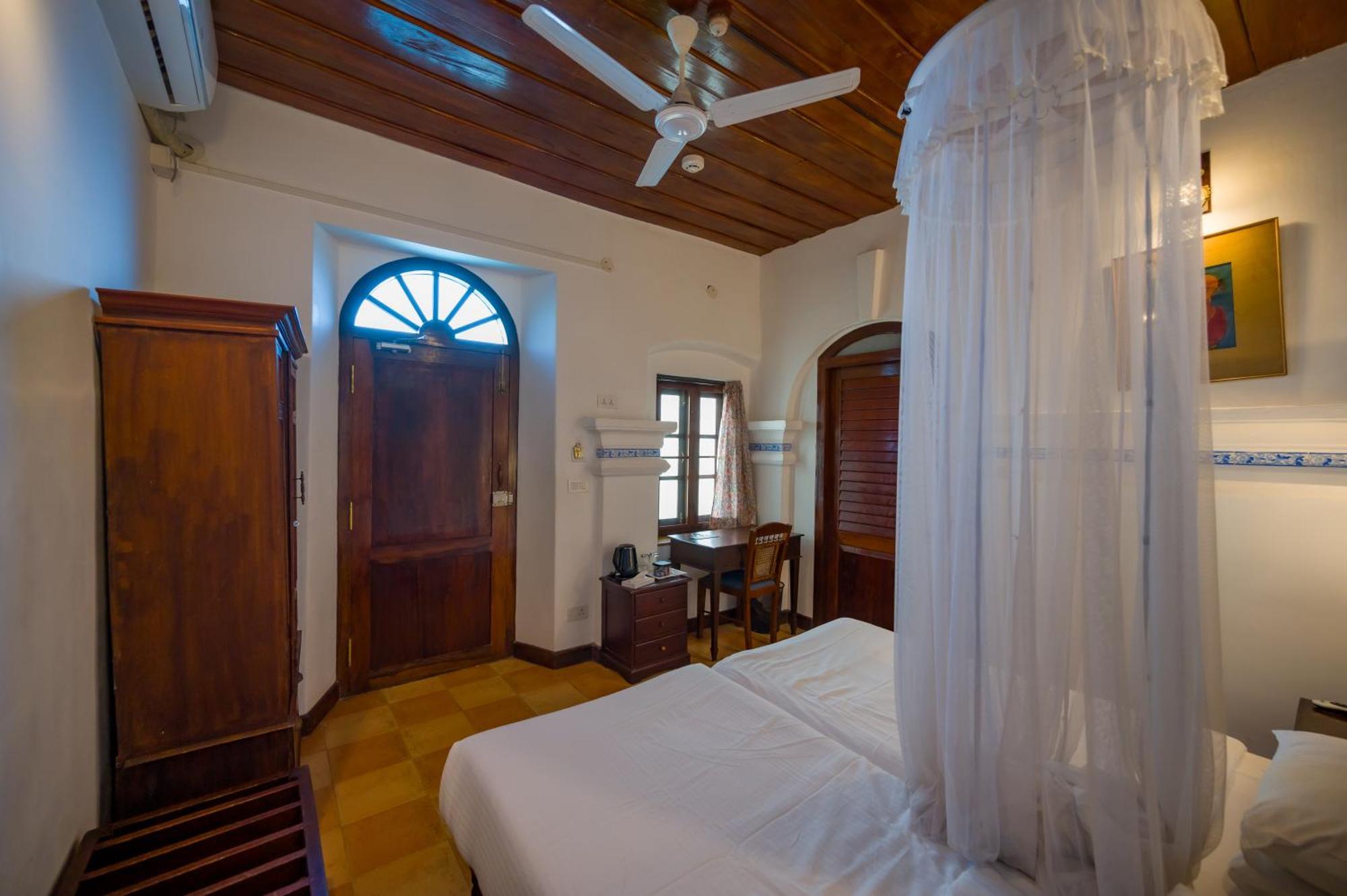 Old Courtyard Hotel Kochi Exterior photo