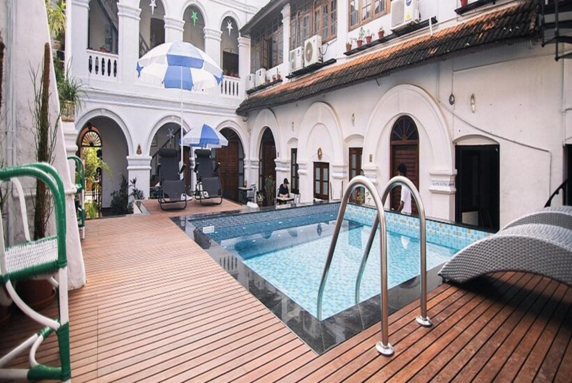 Old Courtyard Hotel Kochi Exterior photo
